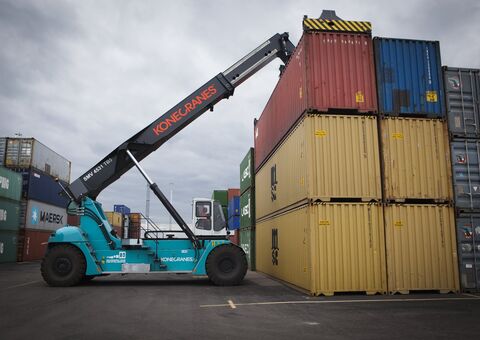 jpg_large_konecranes_lift_trucks_helsingborg_sweden_port_of_helsingborg_2012_002